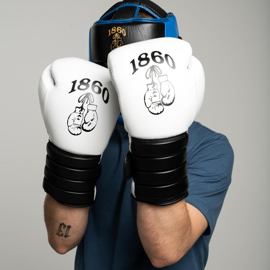 1860 Boxhandschuhe weiß-schwarz mit 1860Boxen Logo - Shop